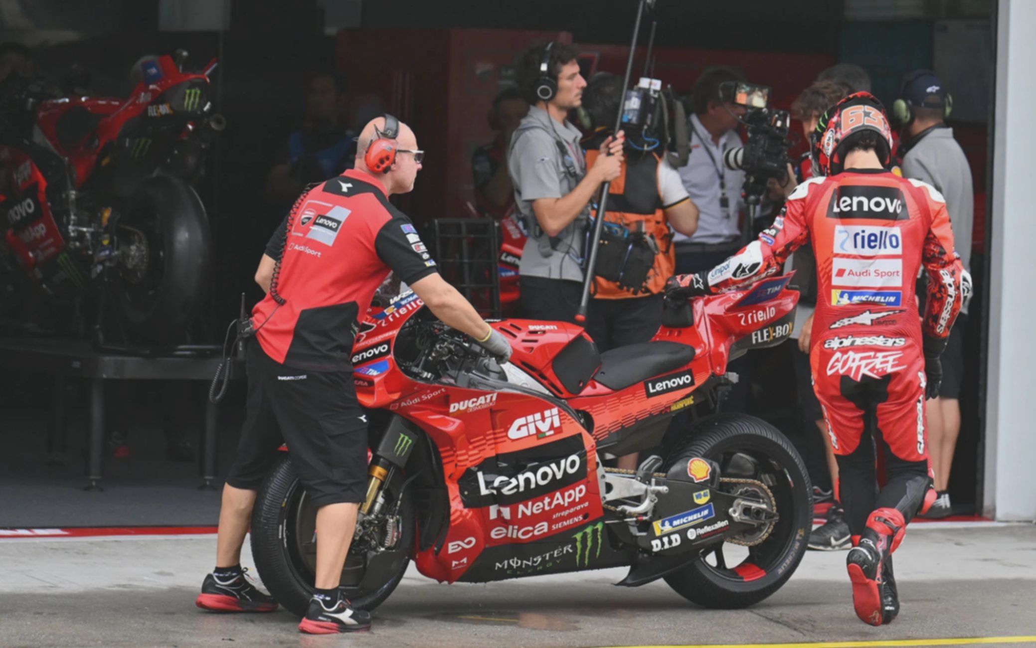 f1d62af25dc968208e7f3e49a6d2f1b0.jpg
